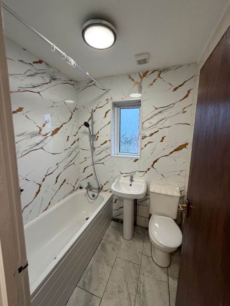 Two Large Rooms Flat to Let – Located on Second Floor - Leyton