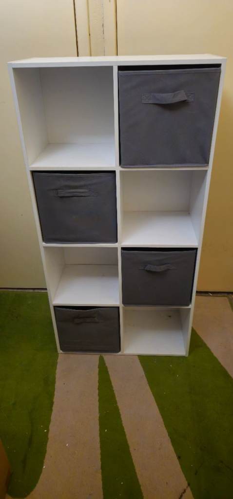 Simply 8 Cube Shelving Unit With 4 Baskets.