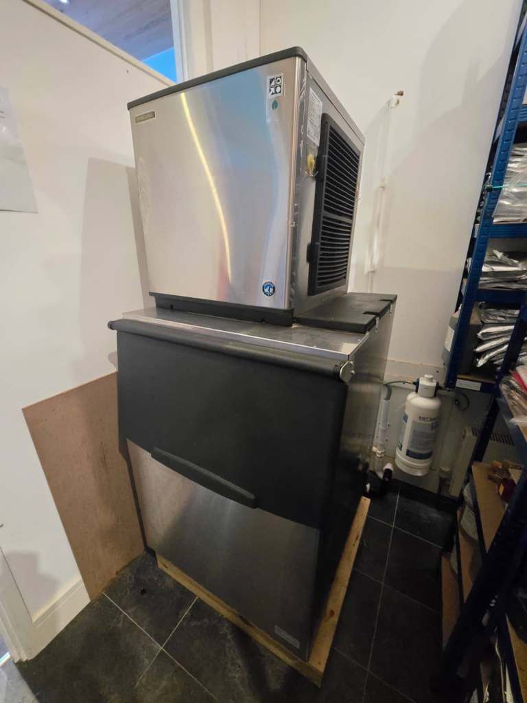 Hoshizaki Commercial Ice Maker + Storage Bin + Top Kit + Pump — £1500 ono