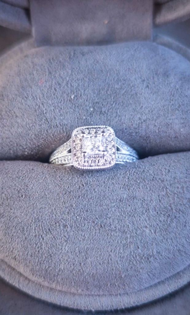 Vera Wang Diamond Engagement Ring – 18K White Gold 0.70ct Cost £3,499