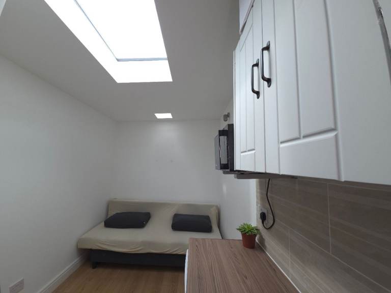 Self-contained Garage / office 