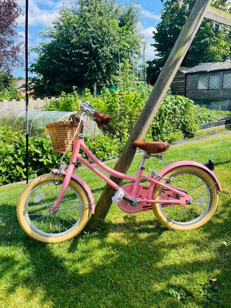 Bobbin Pink Kids Bike with Wicker Basket – Good Condition