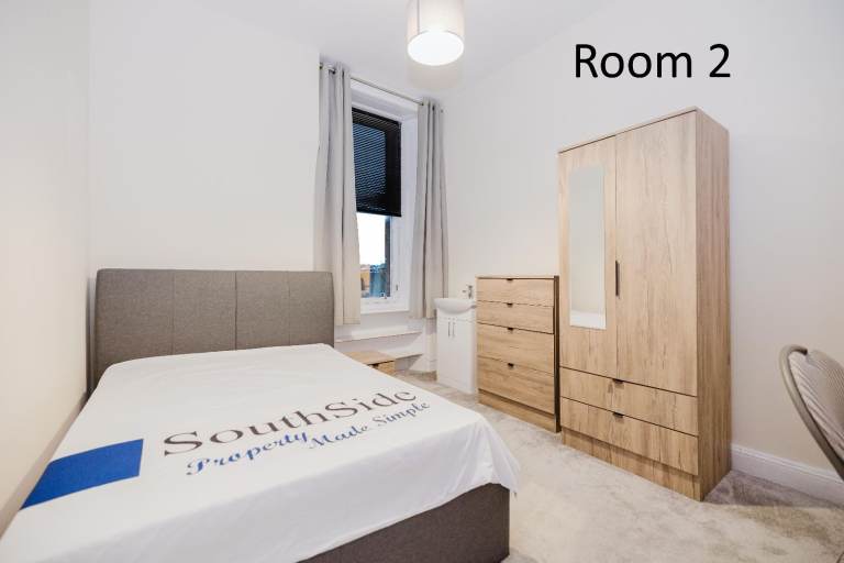 FLAT SHARE: Double room available in large HMO flat in Blackford – available now!