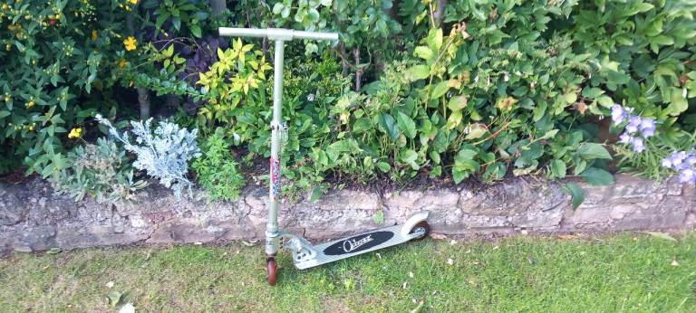 2 DART4000 scooters