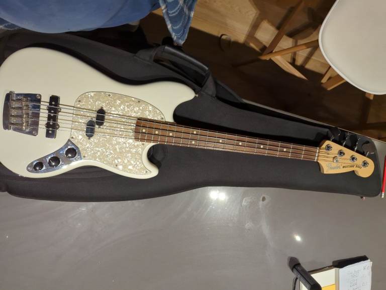 Fender Mustang Bass, made in USA with gig bag