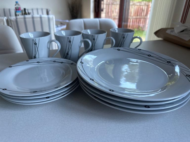 White Dinner Set with Mugs – Good Condition