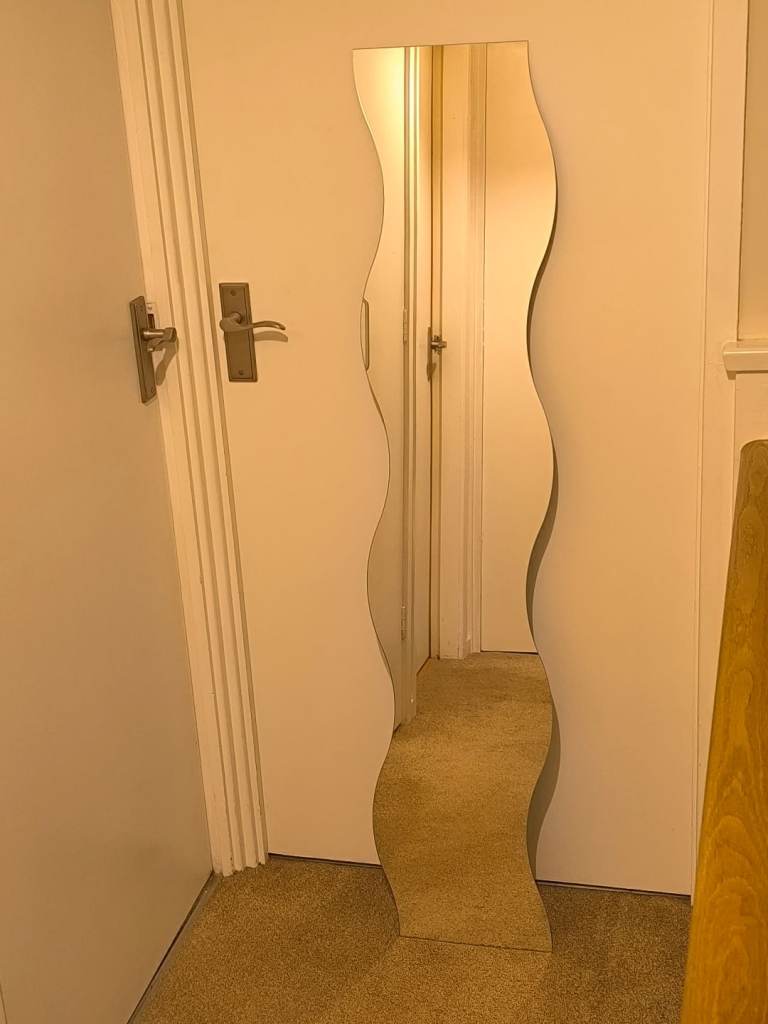 Mirror wall long used no damage £7.50
