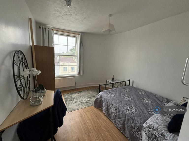 1 bedroom in Peacock Street, Gravesend, DA12 (#2649287)