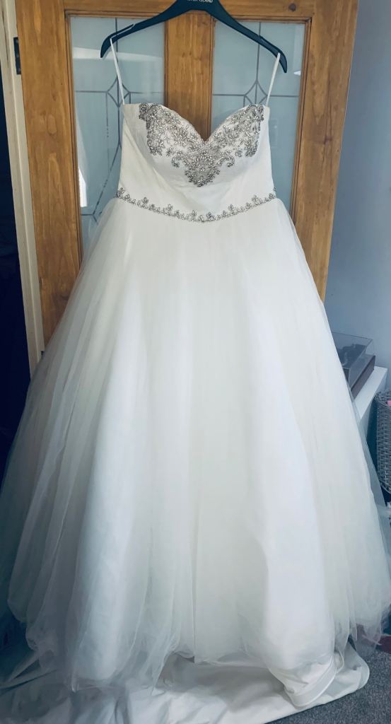 Stunning wedding dress
