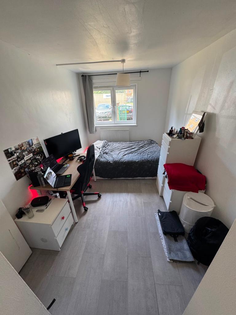 Fantastic room next to Stockwell Station!!!