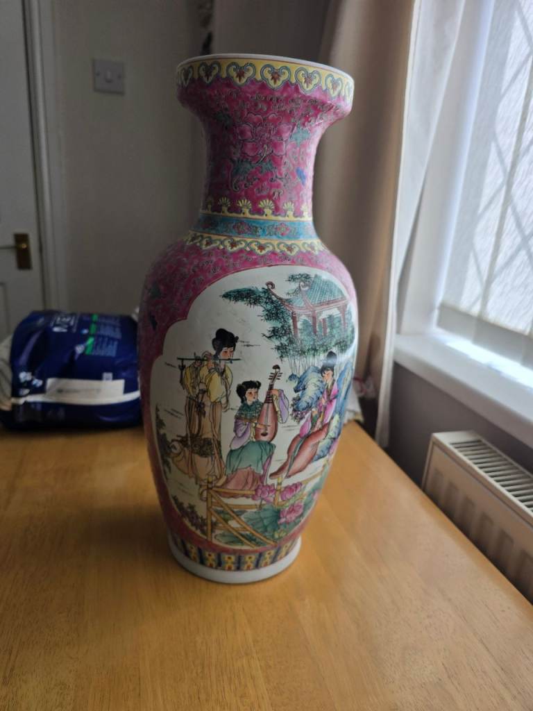 Lovely Chinese-Style Porcelain Vase – Vintage Decor Piece