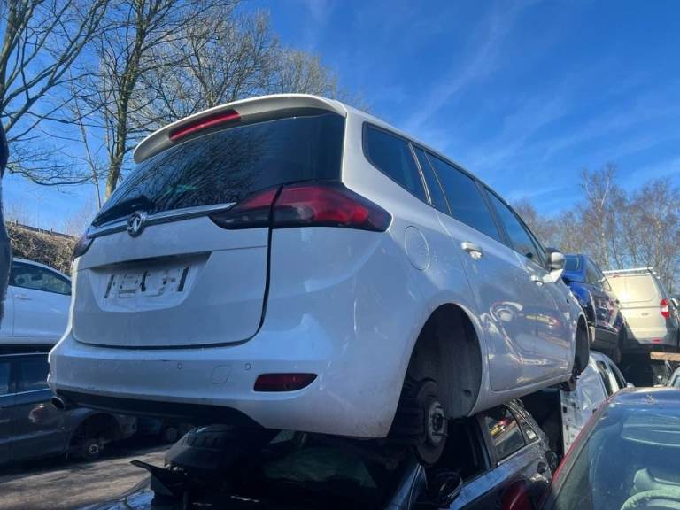♻️VAUXHALL ZAFIRA TOURER 2013 WHITE 5 DOOR 2.0 DIESEL A20DTS BREAKING FOR PARTS 