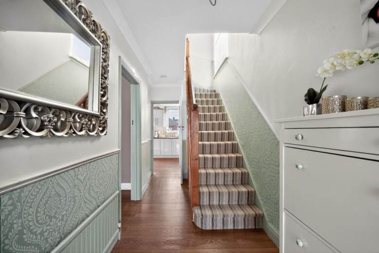 Three Bed House to Rent in Elmcroft Avenue N9