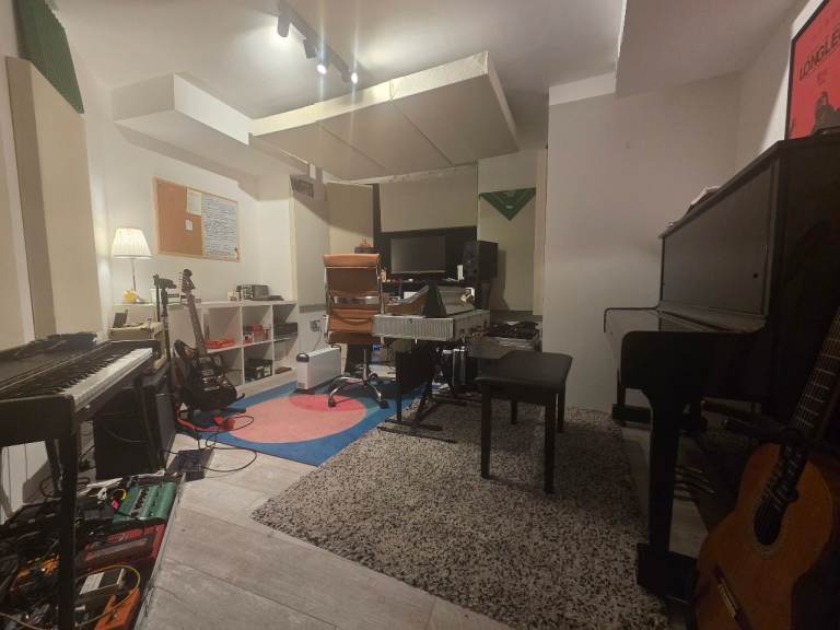 Bright Soundproof Music Recording / Production Studio In Clapton / Leyton E10 East London
