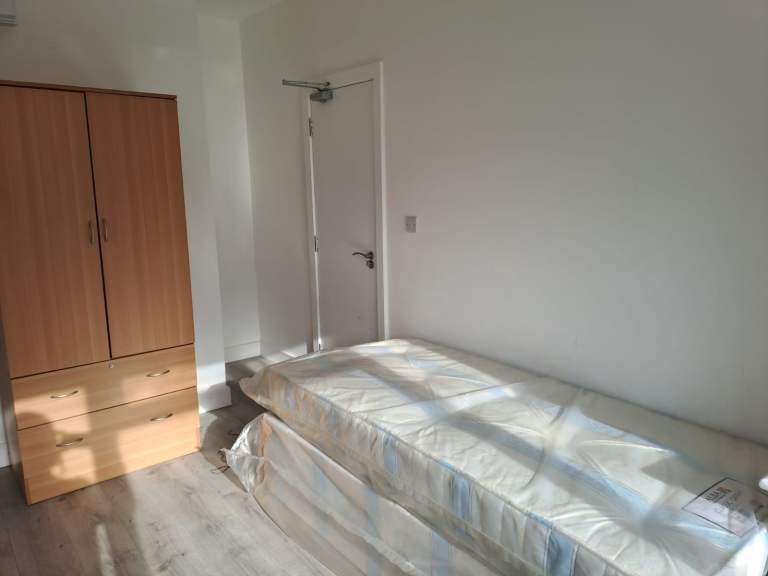 Studio Room Available - Orchard Road, Sunbury-on-Thames TW16 5BZ