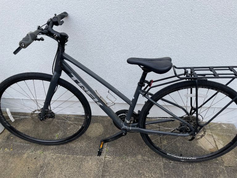 Trek Bike with pannier rack, bottle holder and bell