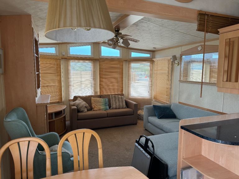 STATIC CARAVAN TO RENT £800