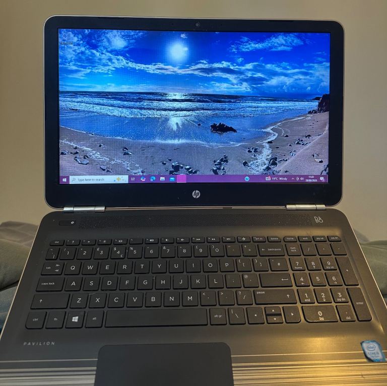 HP Pavilion 15-au185sa in Modern Gold