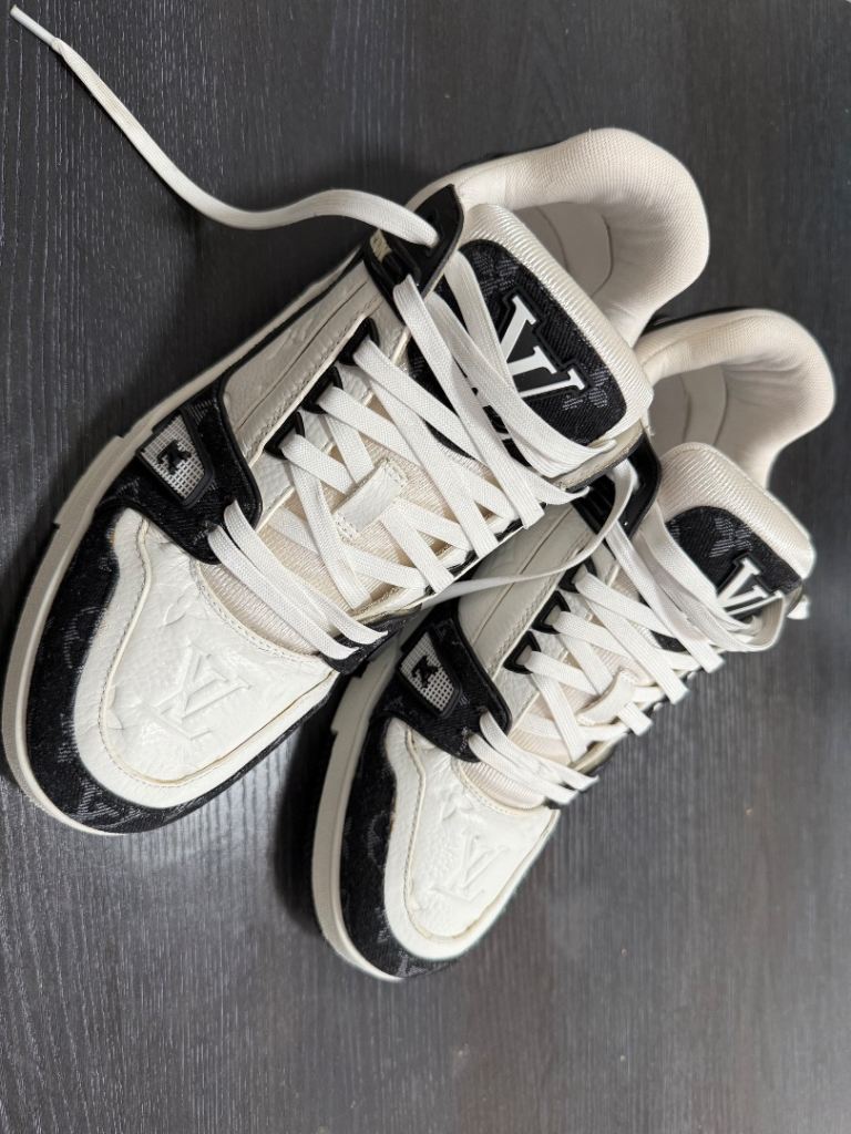 Louis Vuitton Trainers Black and White UK 8 – Good Condition