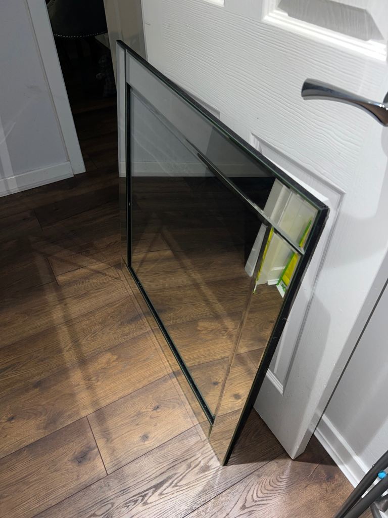 Wall mirror 