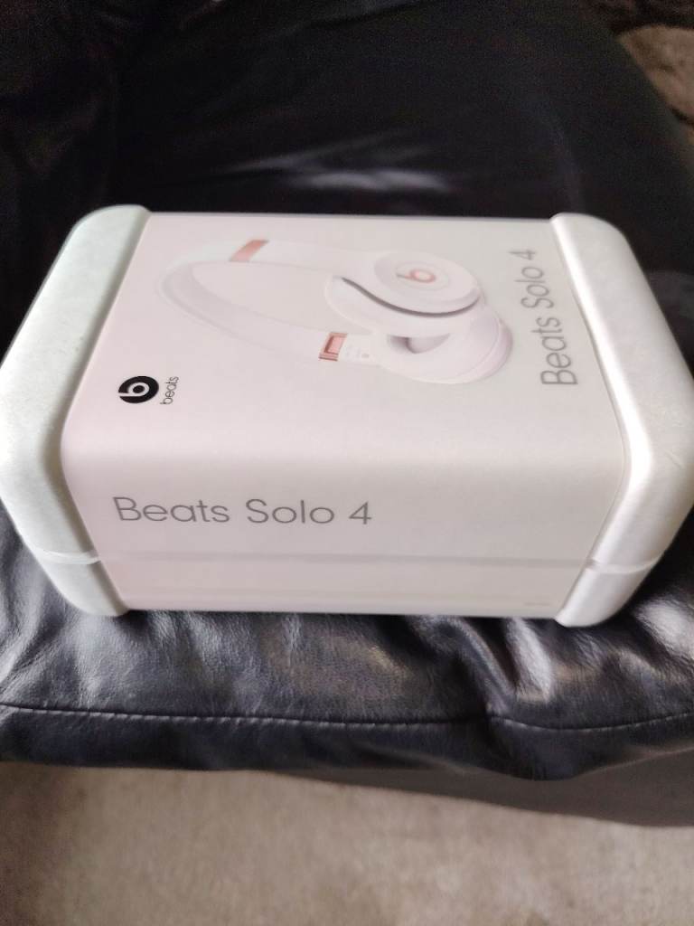 Beats Solo 4 On-Ear True Wireless Headphones - Cloud Pink