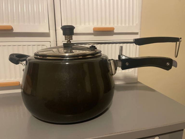 I am selling   a 5 litre non-stick pressure cooker for everyday cooking 