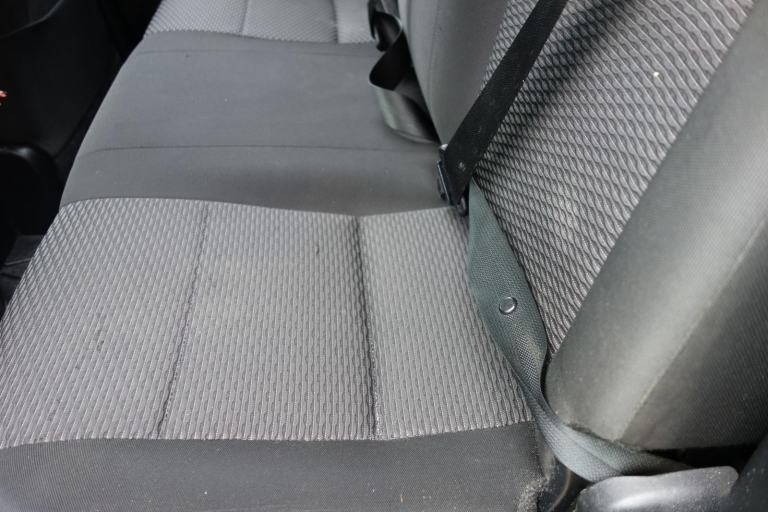 Toyota Hilux 2.4 D-4D Active Pickup Extended Cab 4dr Diesel Manual 4W... 2020/20