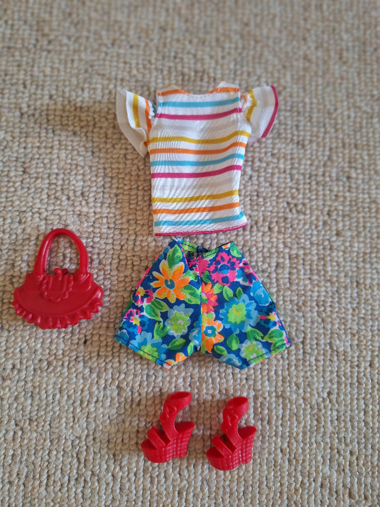 Barbie clothes (sets)