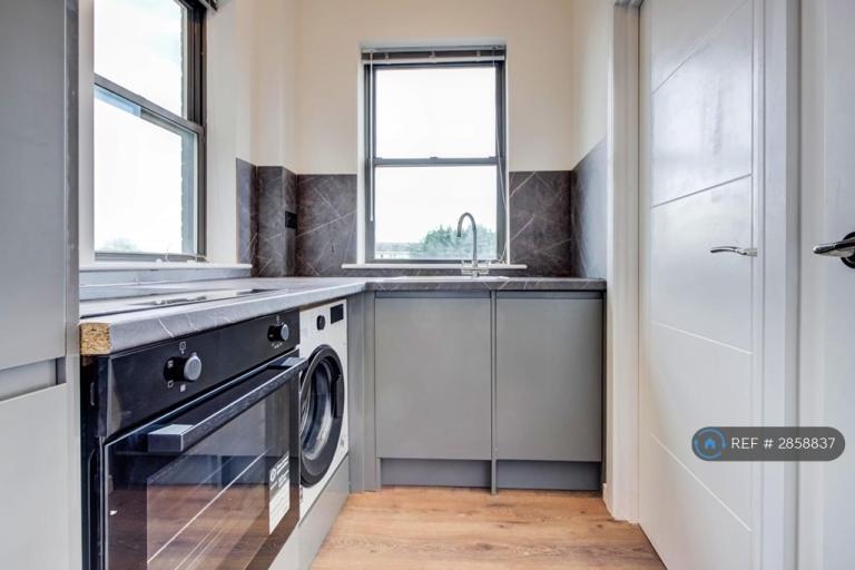 1 bedroom flat in Radio House, Chelmsford, CM1 (1 bed) (#2858837)