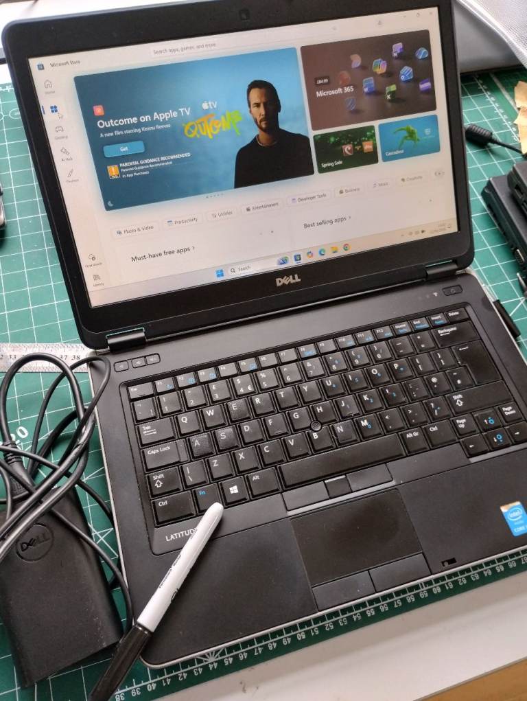 Windows 11, FULL MS OFFICE Dell laptop. 8GB RAM, i5, 120GB SSD + 320GB HDD, , Webcam, DVD, HDMI 