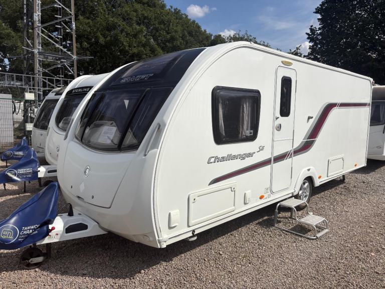 SWIFT CHALLENGER 580 - FIXED ISLAND BED CARAVAN + REAR WASHROOM + MOTORMOVER