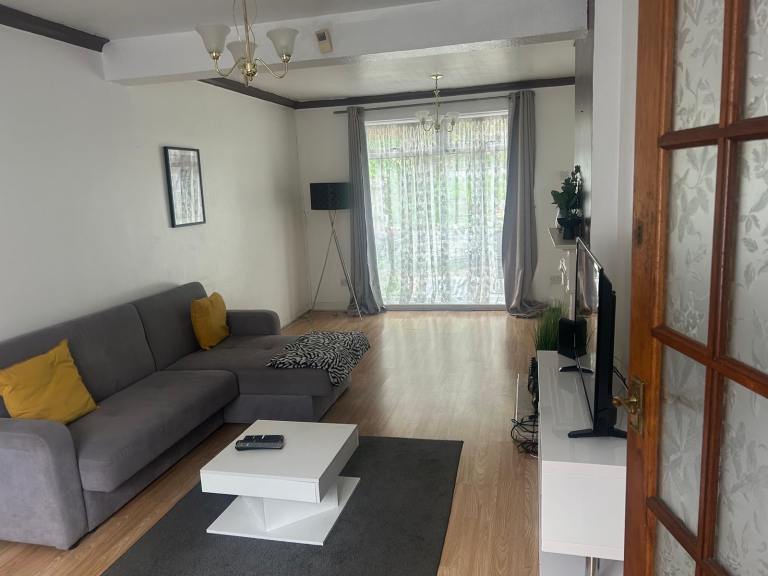Unfurnished.  3 bedroom home in a quiet residential street in Woolwich,SE18.
