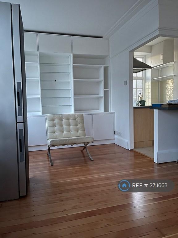 1 bedroom flat in Hillside Court, London, NW3 (1 bed) (#2711663)