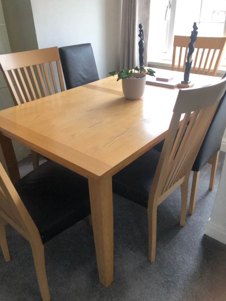 Wooden Dining Table and 6 Chairs – Good Condition