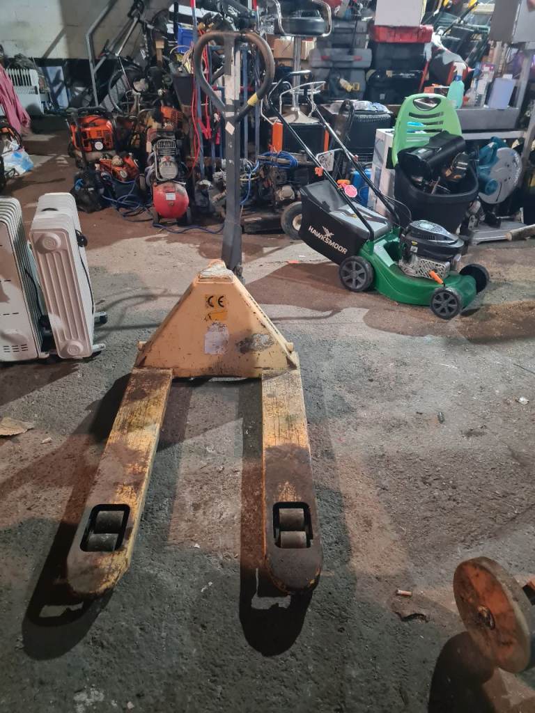 Pallet truck