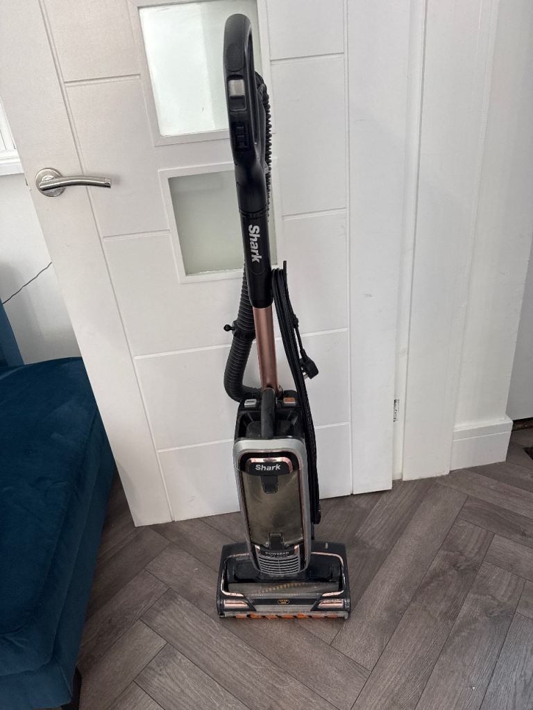 Shark hoover 