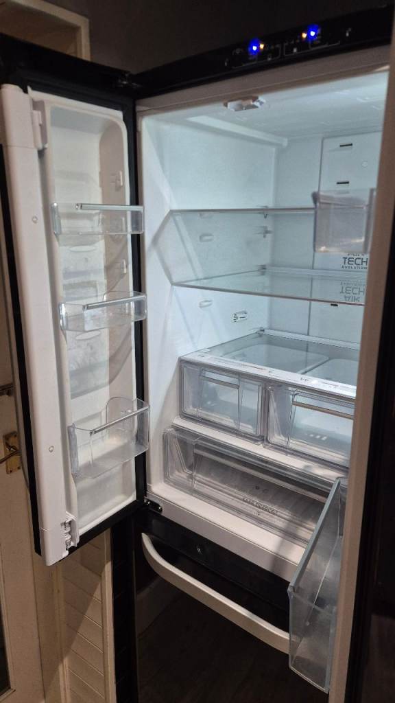 Hotpoint ffu3dk fridge freezer
