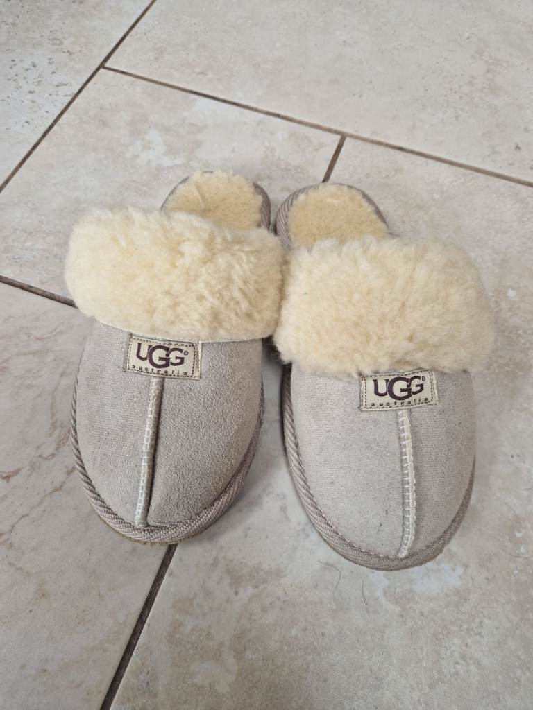 Womens UGG slippers Australia 