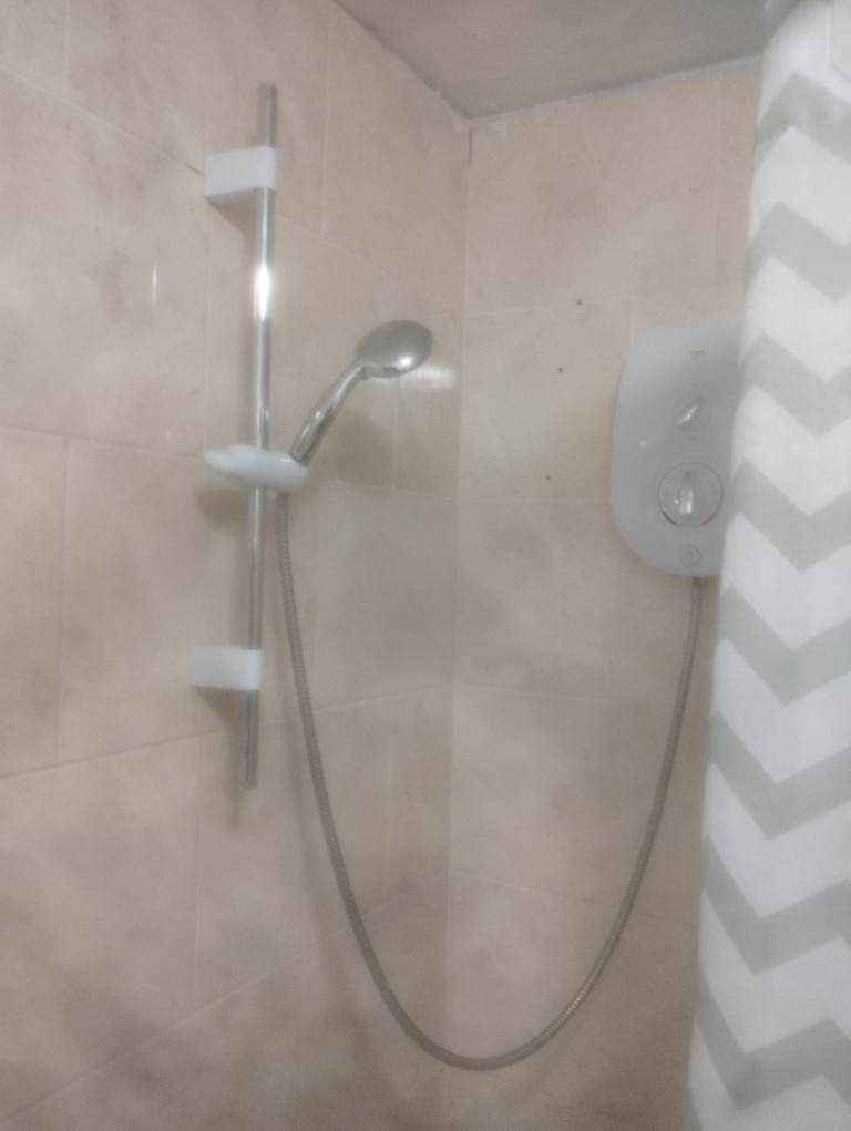 Double room in a shared three bedroom flat 