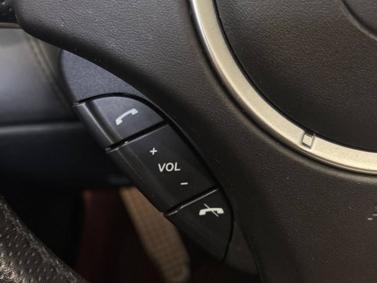 2011 Aston Martin Vantage 4.7 V8 Roadster 2dr Petrol Sportshift Euro 4 (420 bhp) Convertible Petr...