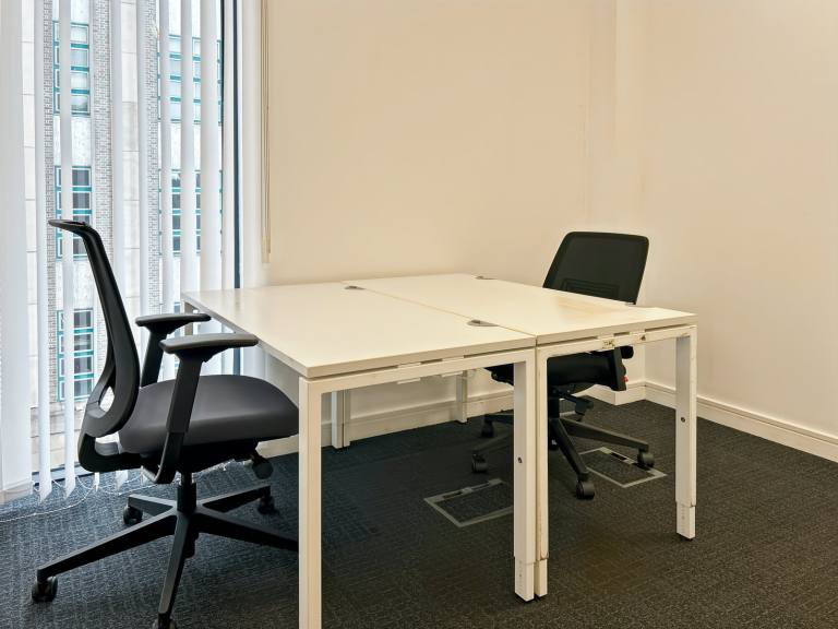Belfast - BT2 8LA \ Day Office Space with Flexible Access
