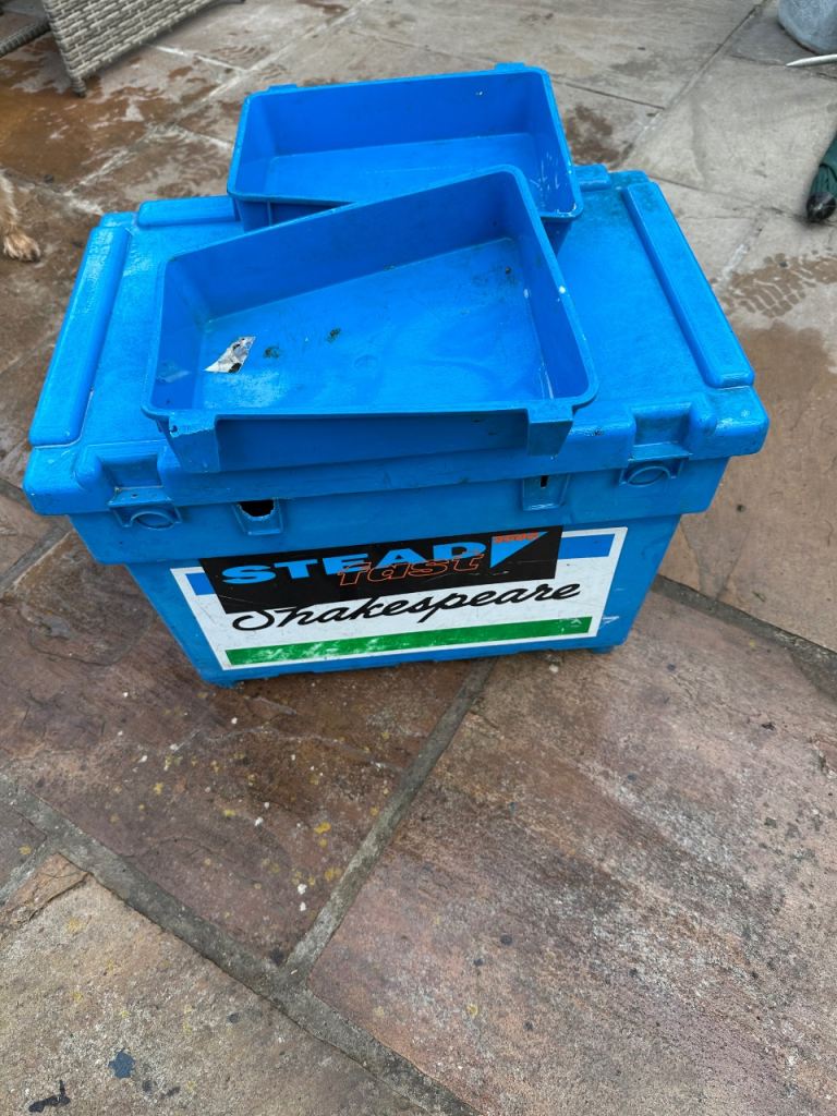 Shakespeare fishing box with a few bits