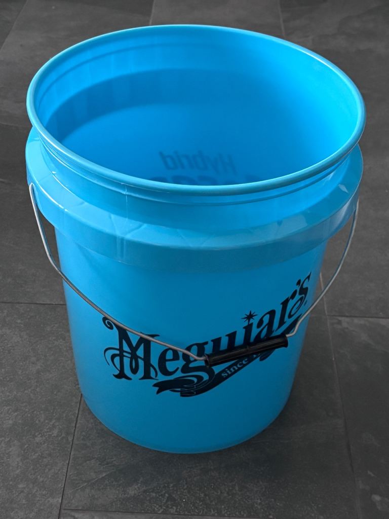 Meguiar’s Blue Hybrid Ceramic Bucket