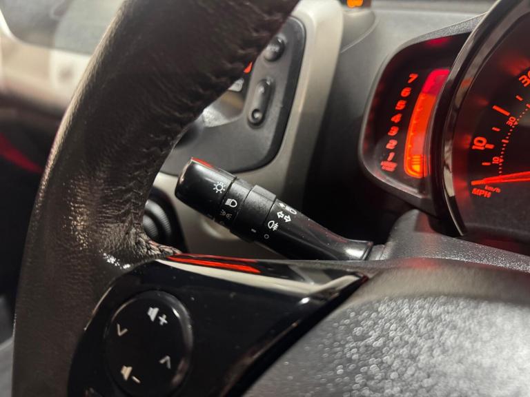 2015 Toyota AYGO 1.0 VVT-i x-play Euro 5 5dr Euro 5 HATCHBACK Petrol Manual