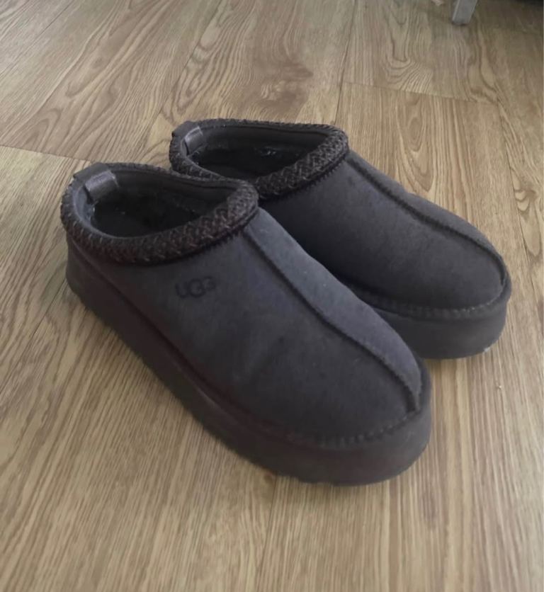 UGG Slippers – Brown, Good Condition
