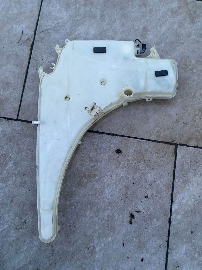 Bmw 1 series breaking e87 washer bottle