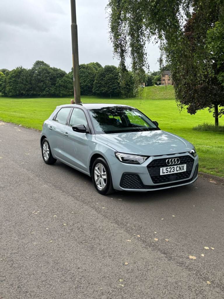 Audi A1 Technik 25 tfsi 5 door hatchback in grey with black roof / 40837 miles / long mot