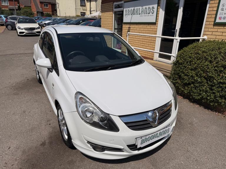 2010 Vauxhall Corsa 1.2 SXI White 3 Door Low Insurance Group Bluetooth 53+mpg