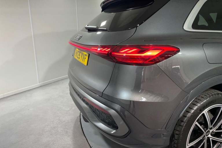2025 Audi Q5 2.0 TDI Launch Edition SUV 5dr Diesel S Tronic quattro Euro 6 (s/s) (204 ps ESTATE D...