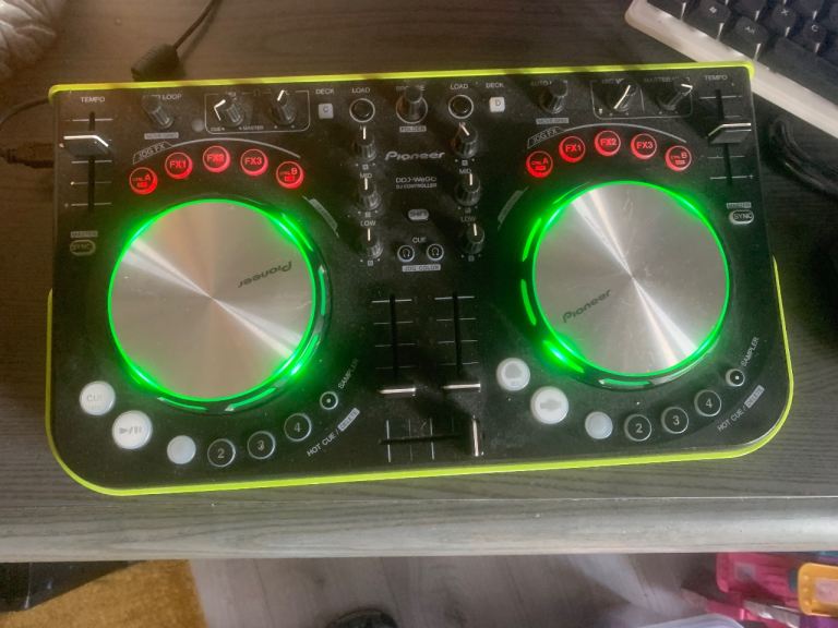 Dj equipment 